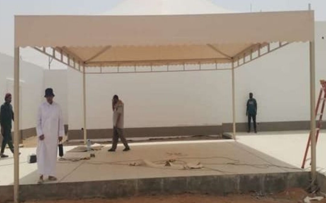الفرق بين مظلات القماش ومظلات الحديد للحدائق